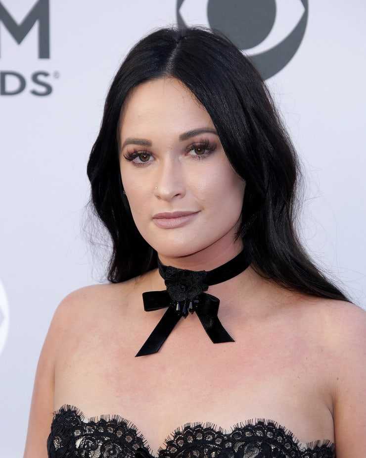 kacey musgraves big boobs