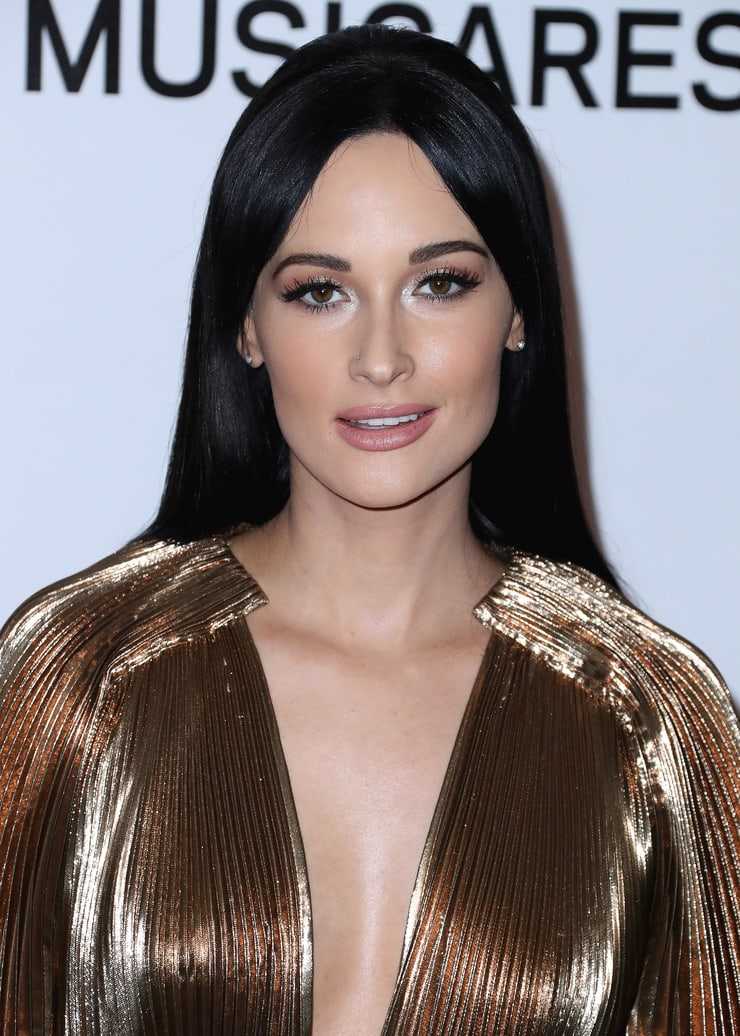 kacey musgraves hot cleavage
