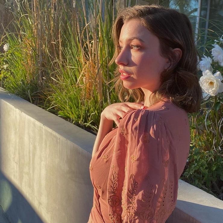 70+ Hot Pictures Of Katelyn Nacon Which Are Sure to Catch Your Attention 21