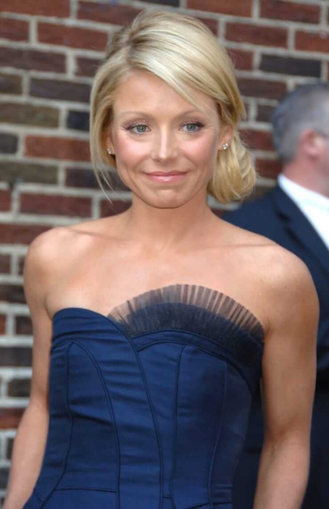 44 Sexy and Hot Kelly Ripa Pictures – Bikini, Ass, Boobs 9