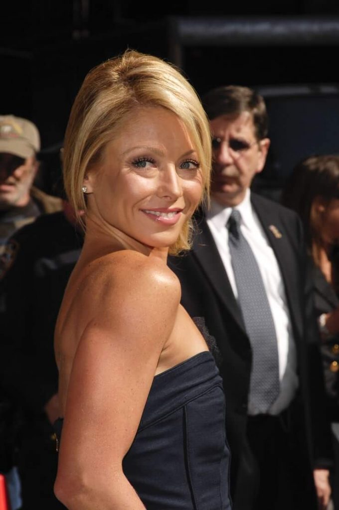 44 Sexy and Hot Kelly Ripa Pictures – Bikini, Ass, Boobs 12