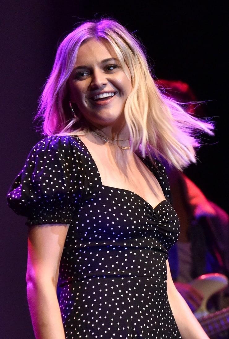 61 Sexy Kelsea Ballerini Boobs Pictures Demonstrate That She Is Probably The Most Smoking Lady Among Celebrities 24