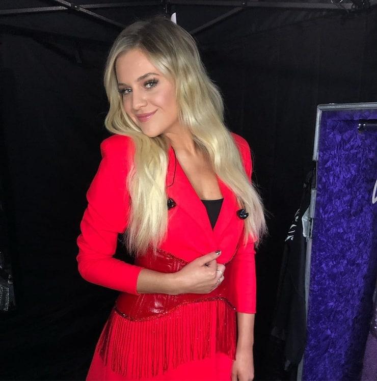 61 Sexy Kelsea Ballerini Boobs Pictures Demonstrate That She Is Probably The Most Smoking Lady Among Celebrities 21