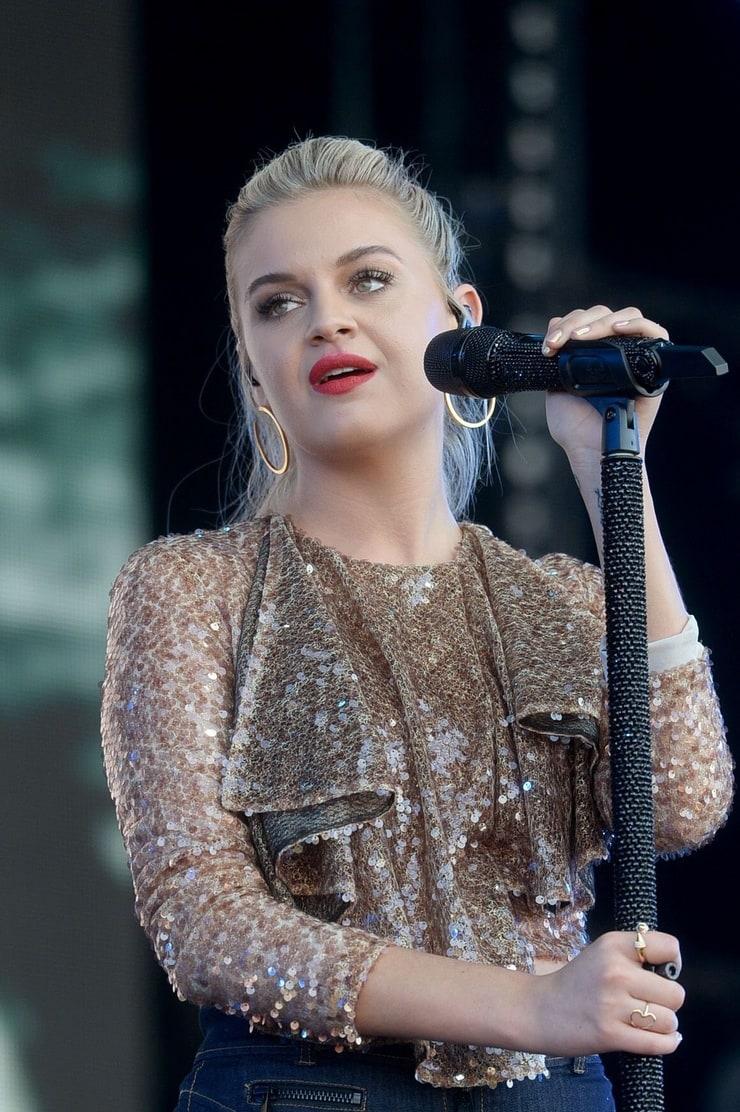 61 Sexy Kelsea Ballerini Boobs Pictures Demonstrate That She Is Probably The Most Smoking Lady Among Celebrities 19