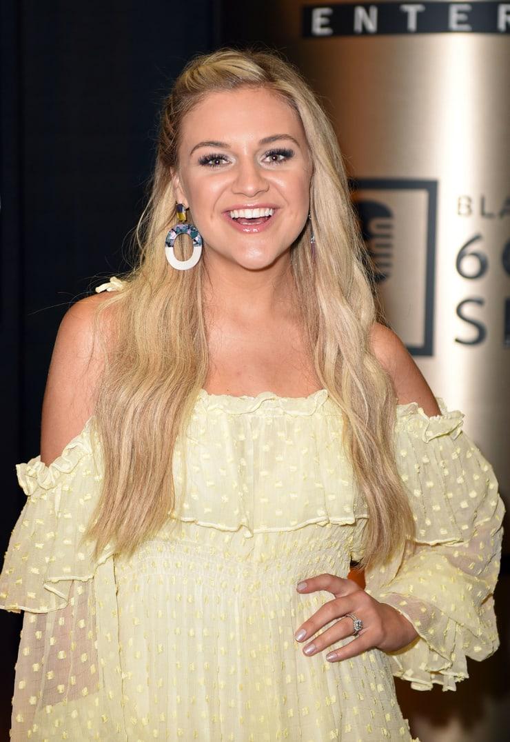 61 Sexy Kelsea Ballerini Boobs Pictures Demonstrate That She Is Probably The Most Smoking Lady Among Celebrities 14