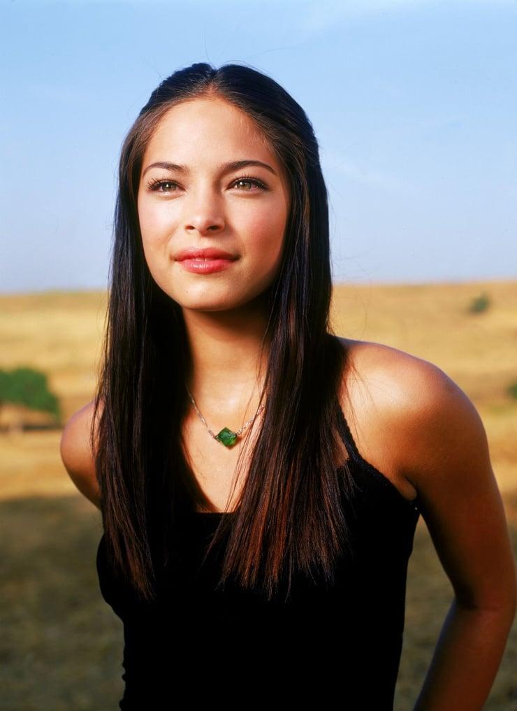 70+ Hot Pictures of Kristin Kreuk Reveal Her Amazing Sexy Body 18
