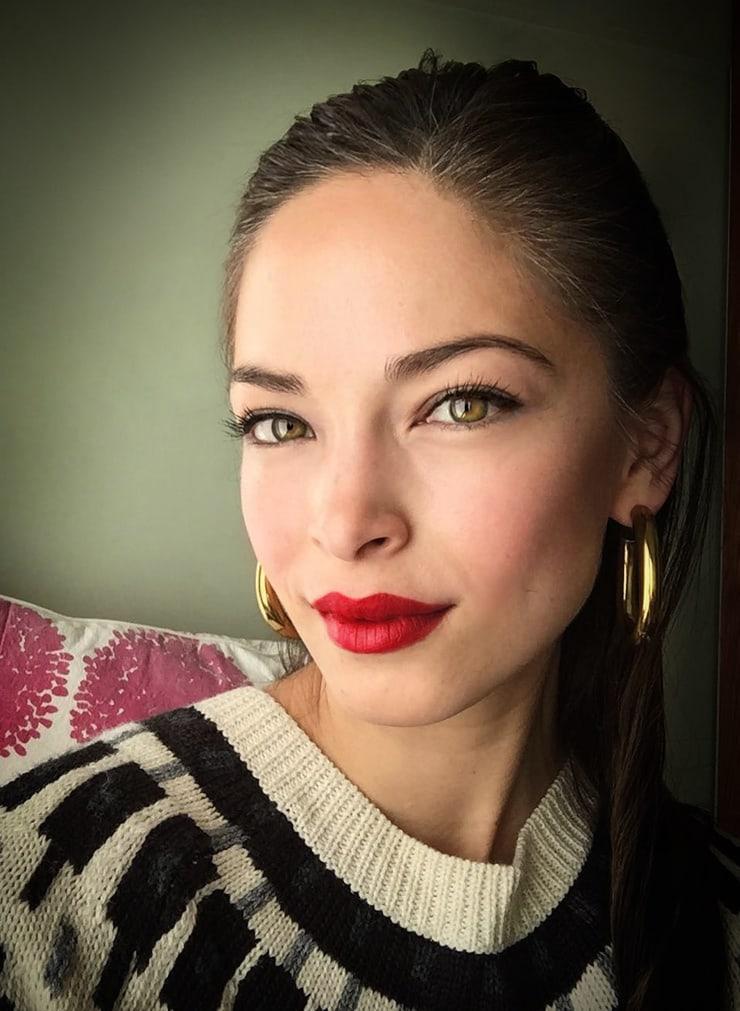70+ Hot Pictures of Kristin Kreuk Reveal Her Amazing Sexy Body 19