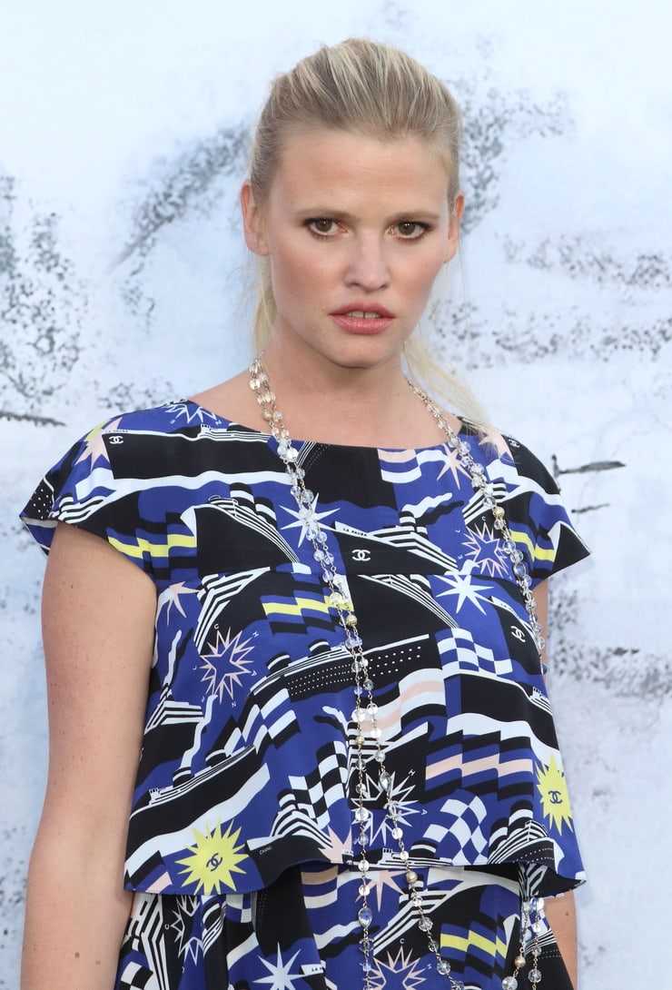 61 Sexy Lara Stone Boobs Pictures Are Blessing From God To People 14