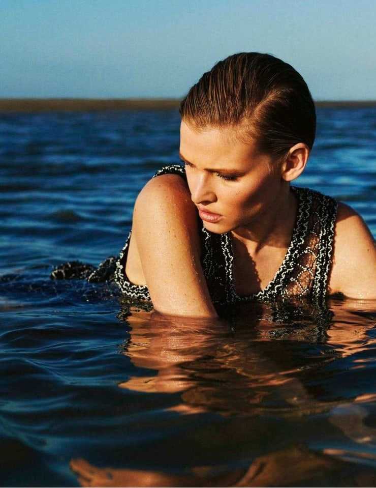 61 Sexy Lara Stone Boobs Pictures Are Blessing From God To People 9