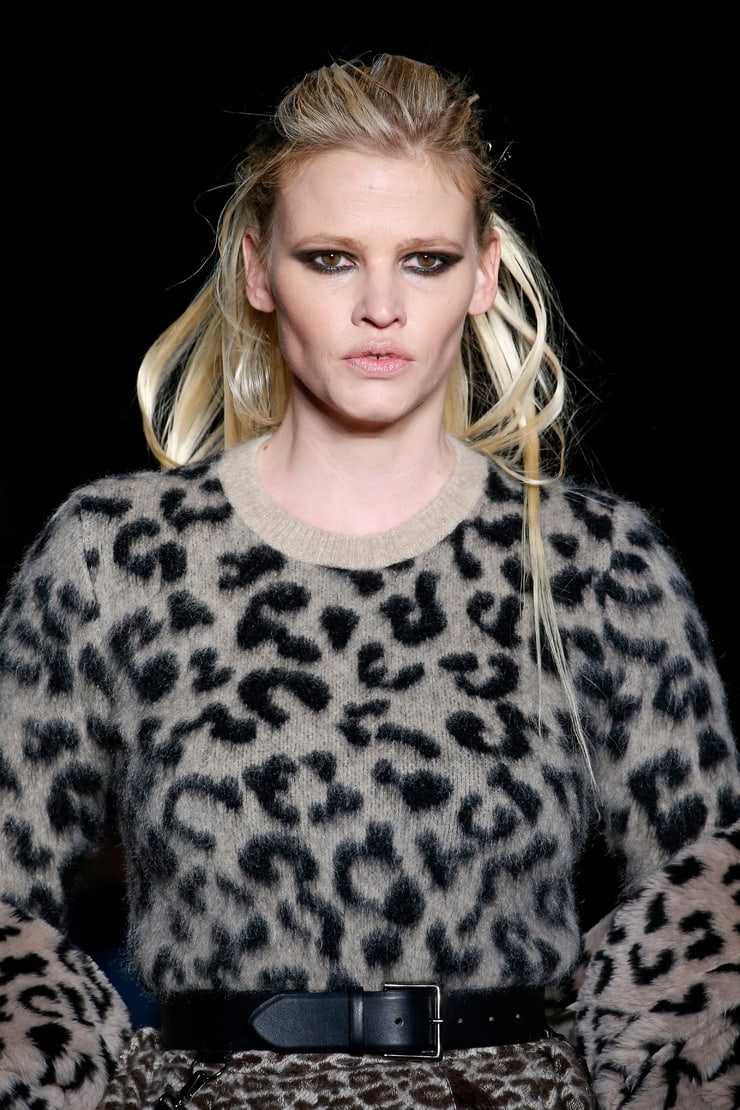 61 Sexy Lara Stone Boobs Pictures Are Blessing From God To People 343