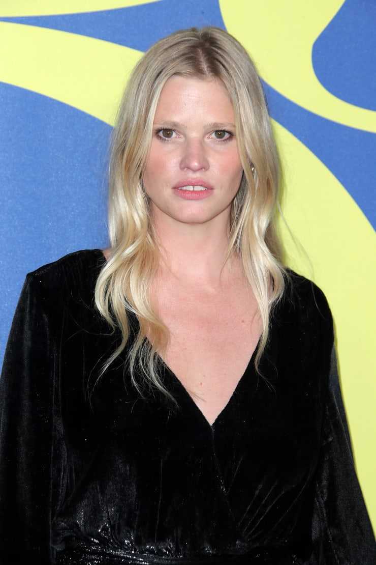 61 Sexy Lara Stone Boobs Pictures Are Blessing From God To People 834