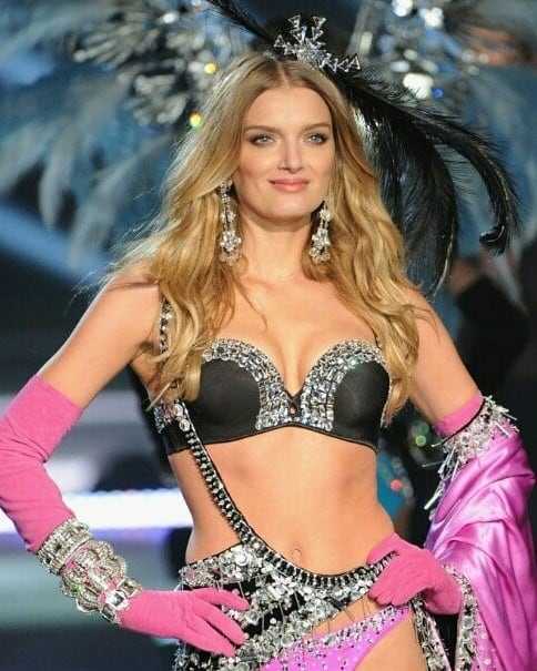 61 Sexy Lily Donaldson Boobs Pictures Which Will Make You Feel Arousing 47