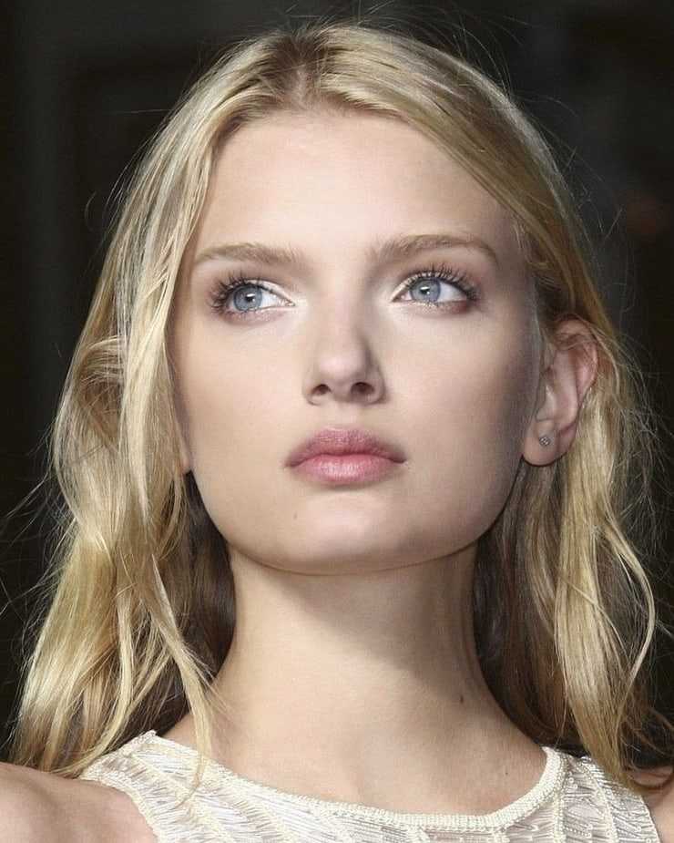 61 Sexy Lily Donaldson Boobs Pictures Which Will Make You Feel Arousing 7