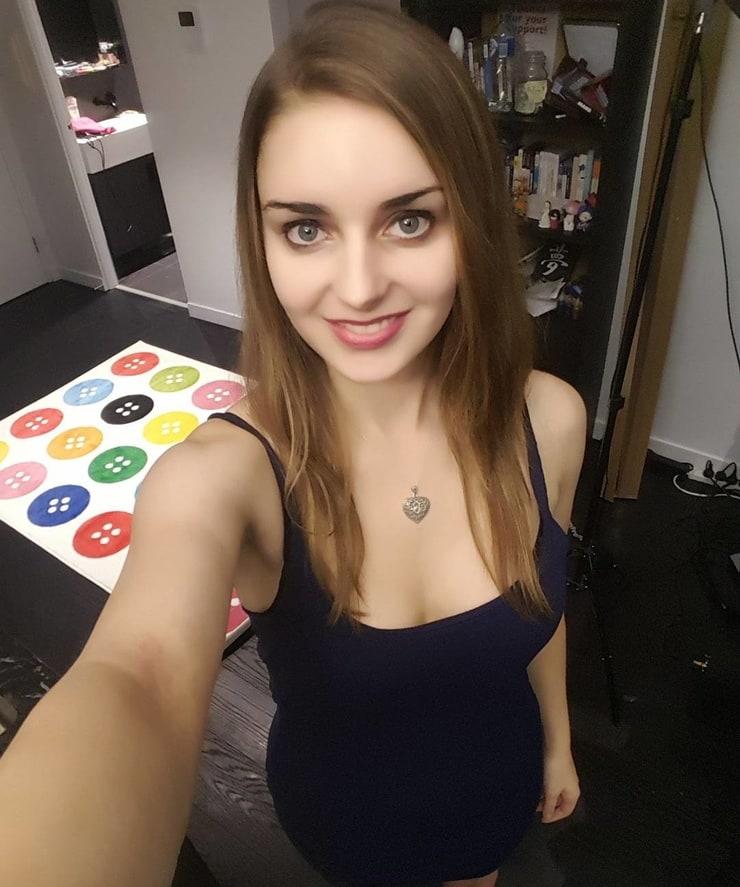 70+ Loserfruit Hot Pictures Are Too Much For You To Handle 36