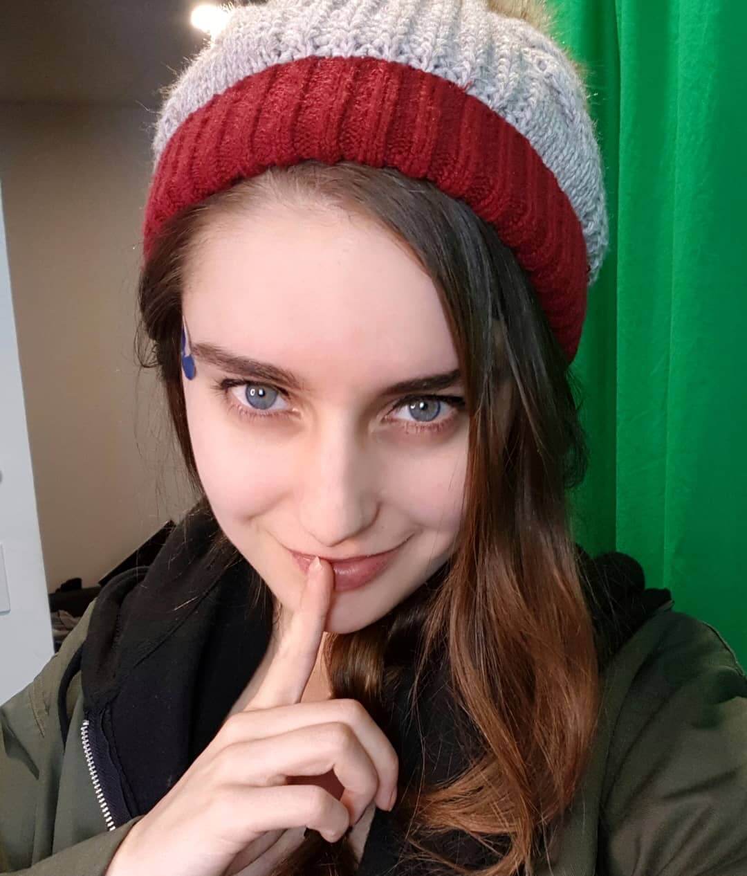 70+ Loserfruit Hot Pictures Are Too Much For You To Handle 23