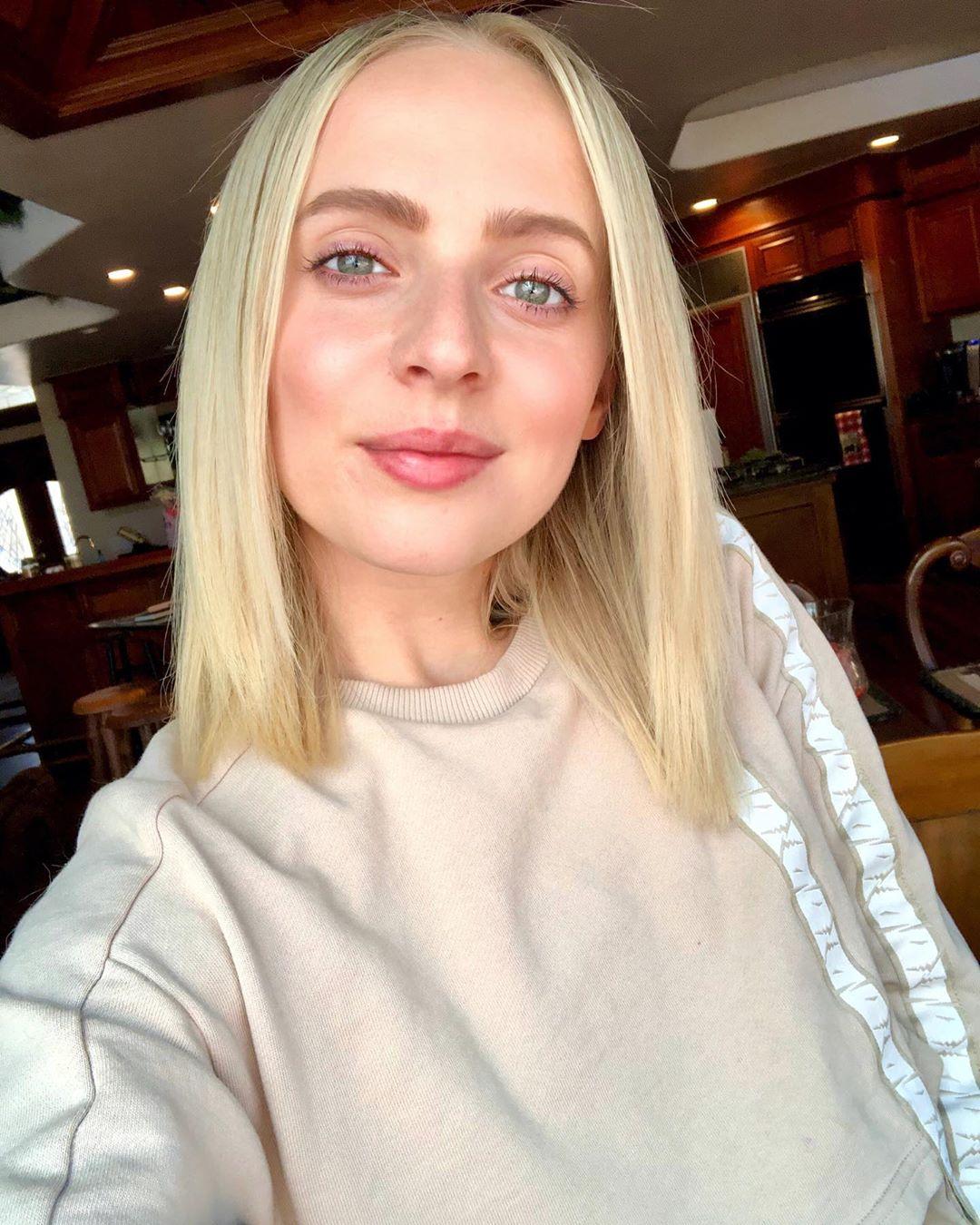 61 Sexy Madilyn Bailey Boobs Pictures Demonstrate That She Is A Gifted Individual 8