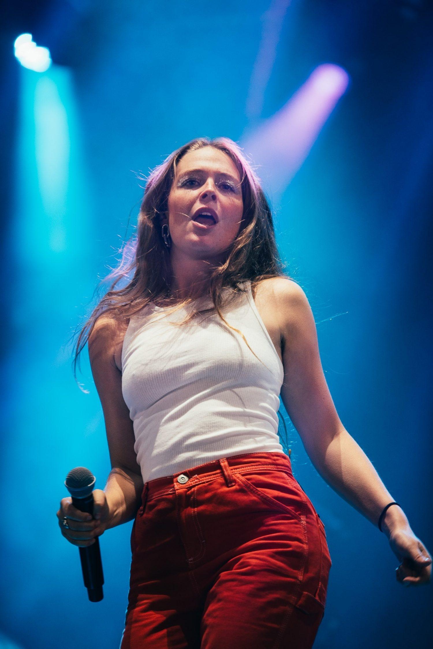 61 Sexy Maggie Rogers Boobs Pictures Will Expedite An Enormous Smile On Your Face 16
