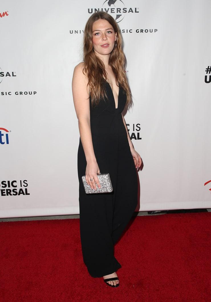 maggie rogers red carpet
