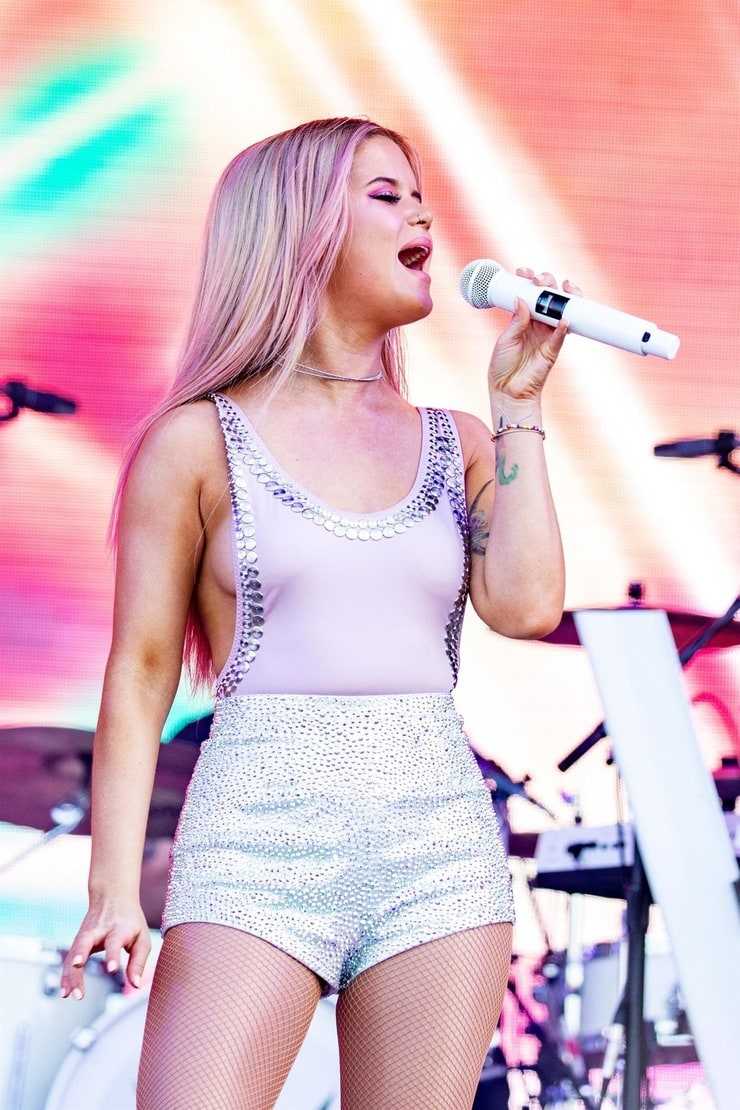 61 Sexy Maren Morris Boobs Pictures Which Will Make You Become Hopelessly Smitten With Her Attractive Body 37