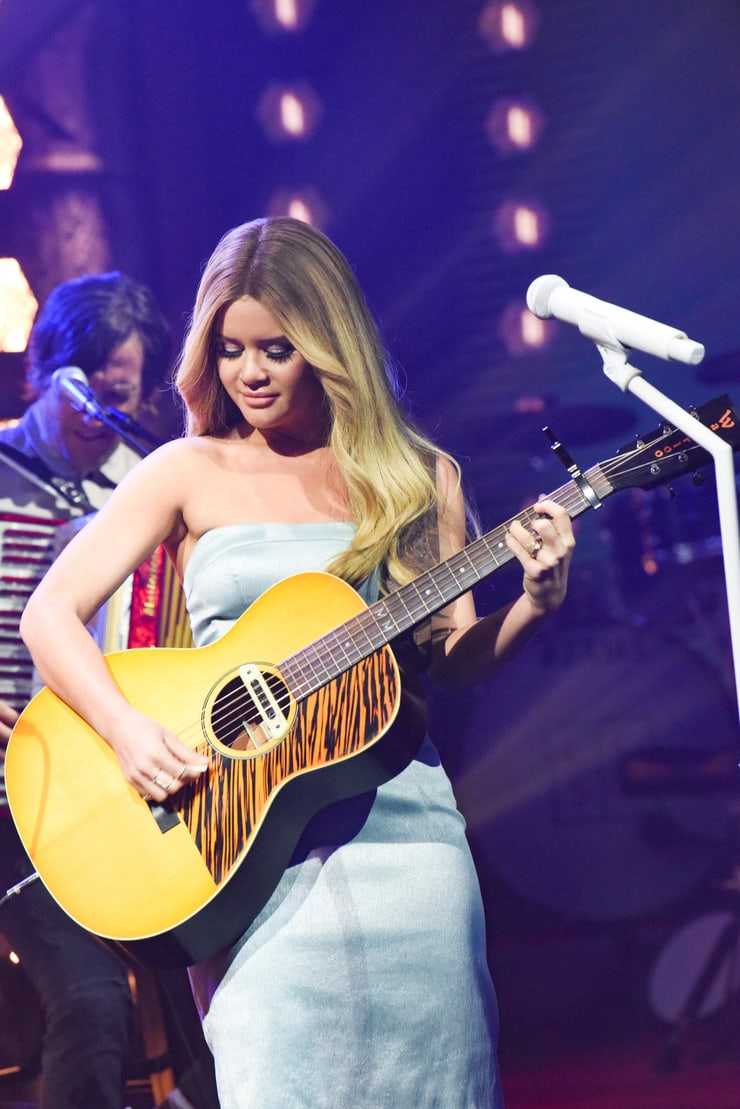61 Sexy Maren Morris Boobs Pictures Which Will Make You Become Hopelessly Smitten With Her Attractive Body 450
