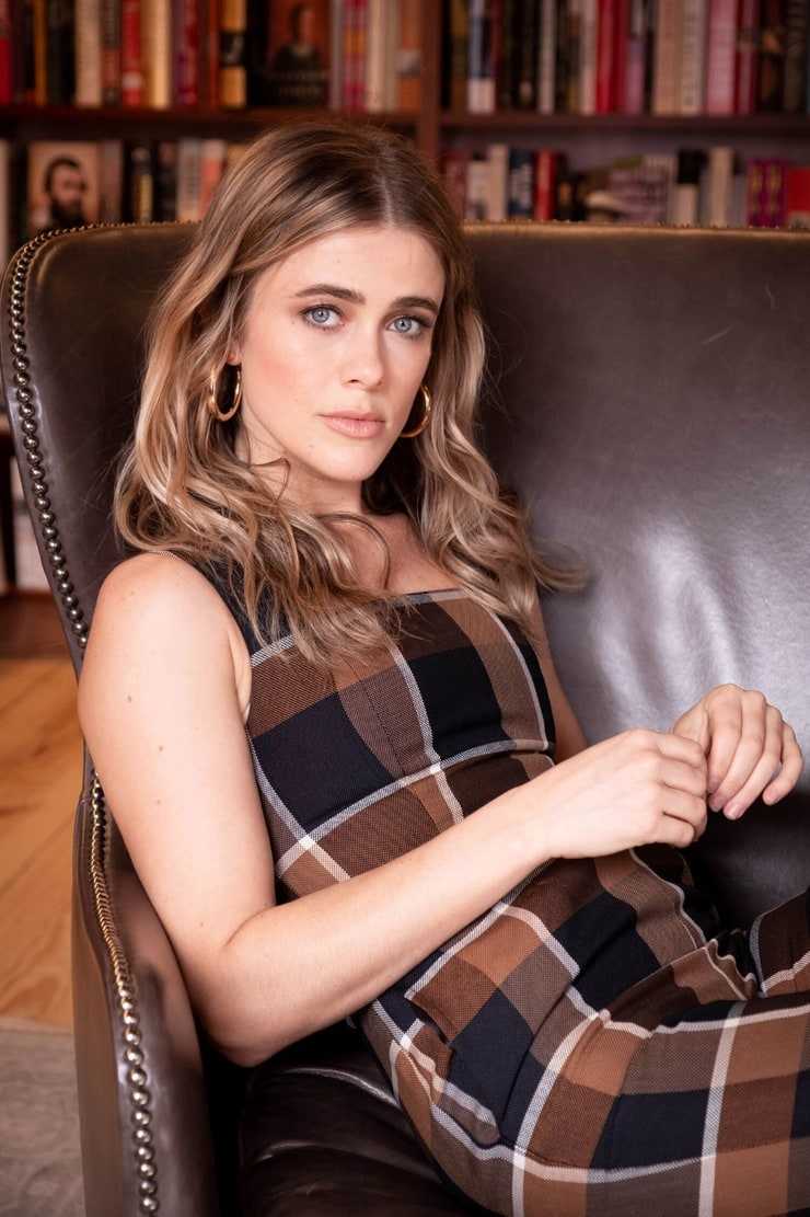 51 Hot Pictures Of Melissa Roxburgh Are Genuinely Spellbinding And Awesome 71