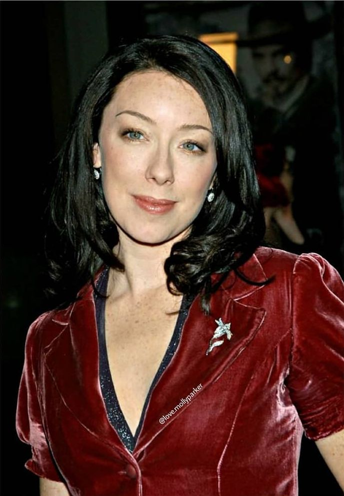 molly parker sexy cleavege pics
