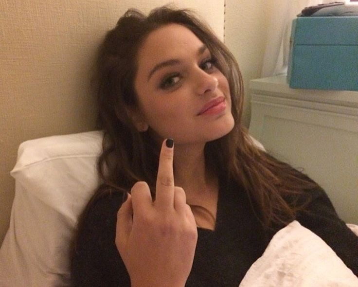 odeya rush middle finger