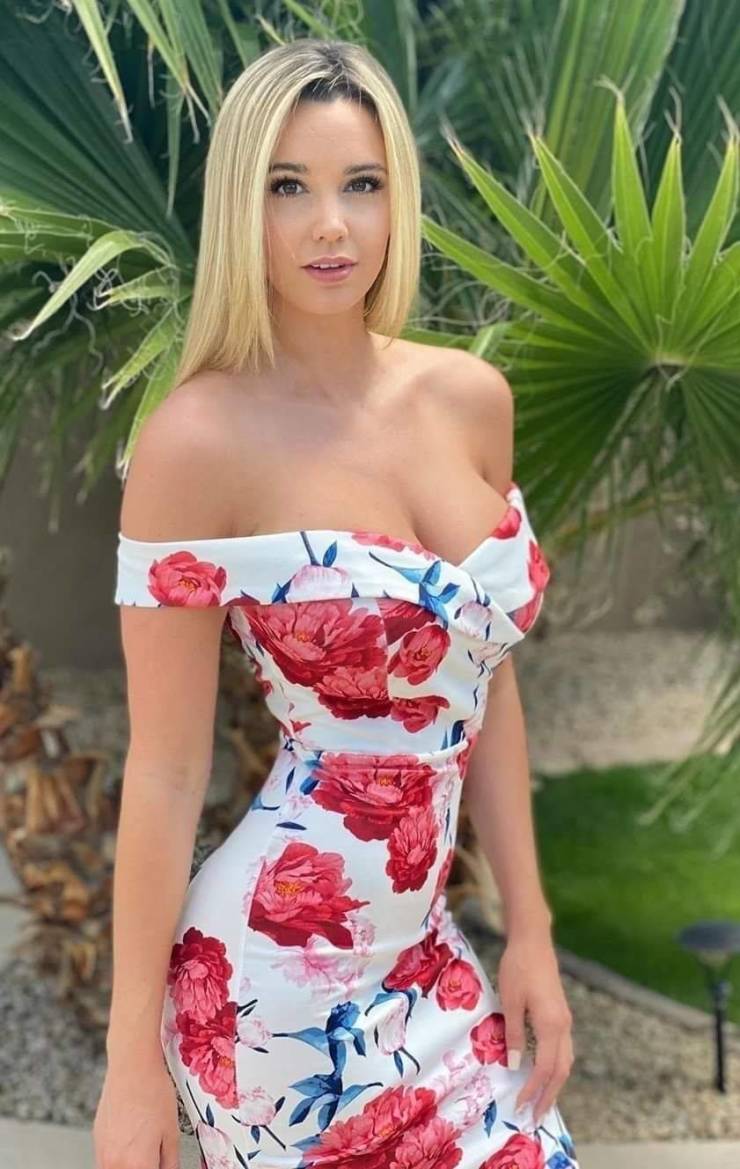 50+ Sexy Women In Tight Dresses 16