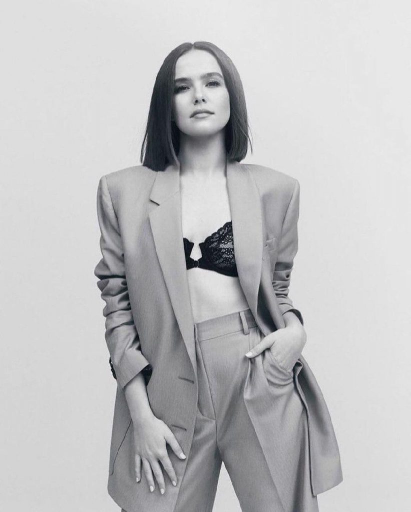 51 Sexy and Hot Zoey Deutch Pictures – Bikini, Ass, Boobs 236