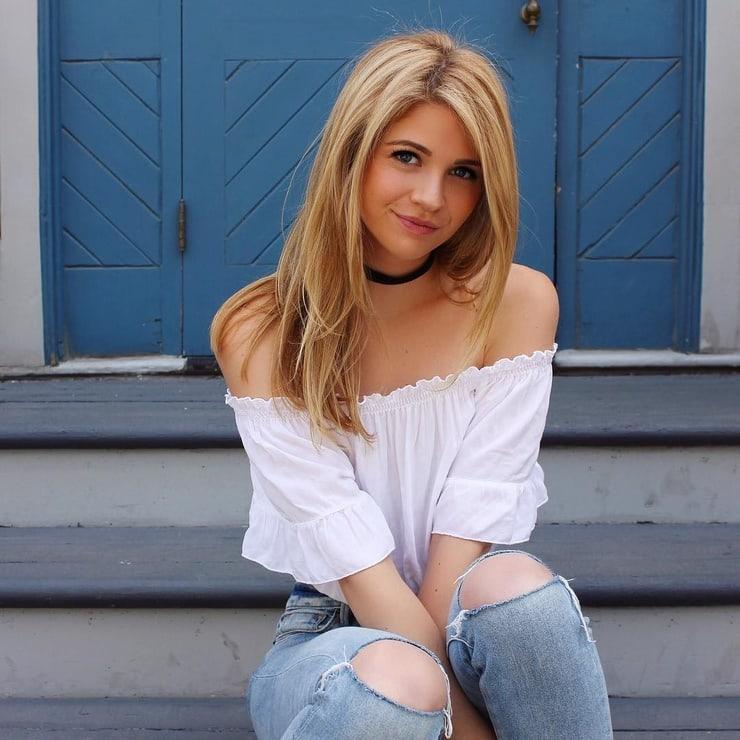 51 Hot Pictures Of Sarah Fisher Are Going To Perk You Up 24