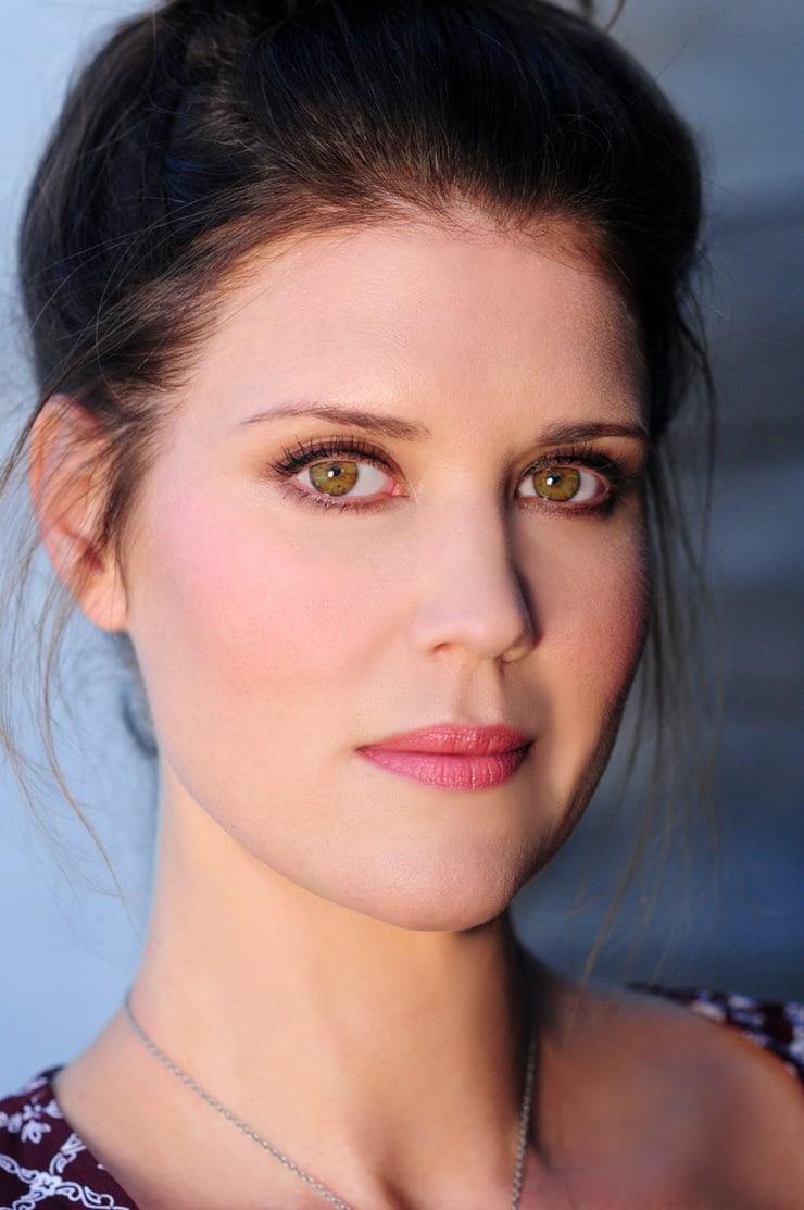 51 Hot Pictures Of Sarah Lancaster Are Here To Fill Your Heart With Joy And Happiness 25