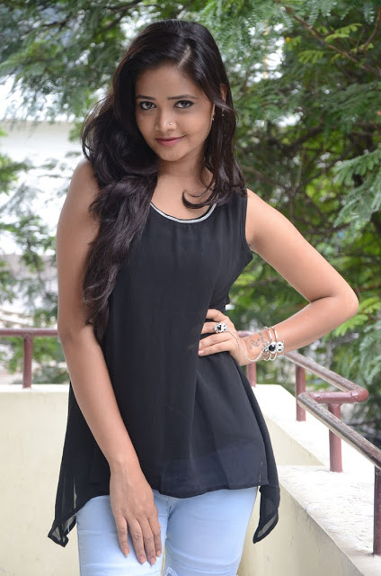 Telugu Hot Actress Shreya Vyas Latest Pics 14