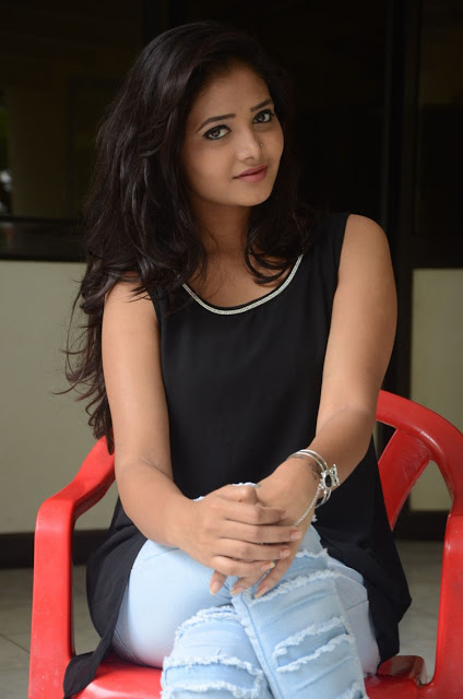 Telugu Hot Actress Shreya Vyas Latest Pics 25