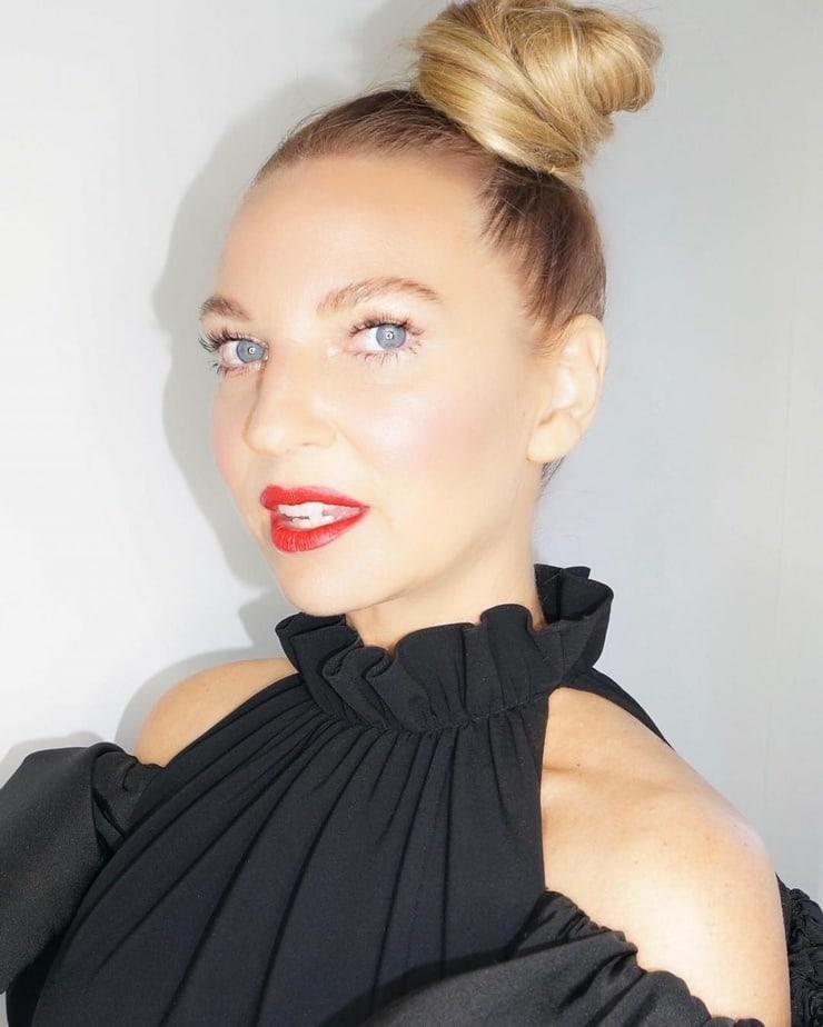 61 Sexy Sia Furler Boobs Pictures Are Simply Excessively Damn Delectable 24