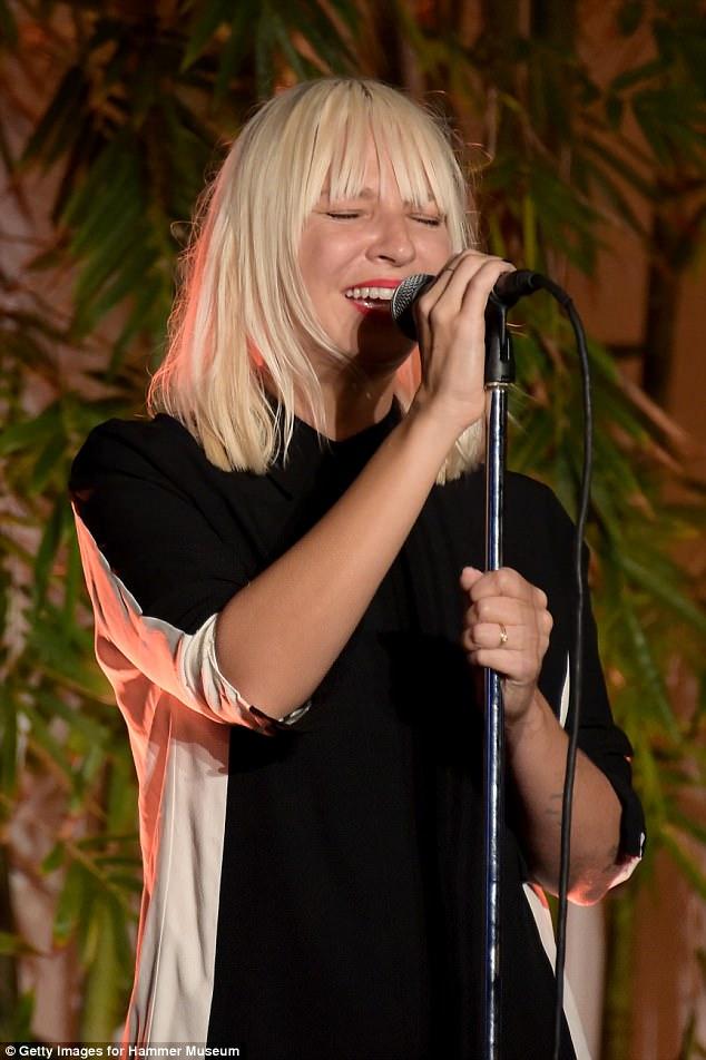 61 Sexy Sia Furler Boobs Pictures Are Simply Excessively Damn Delectable 44