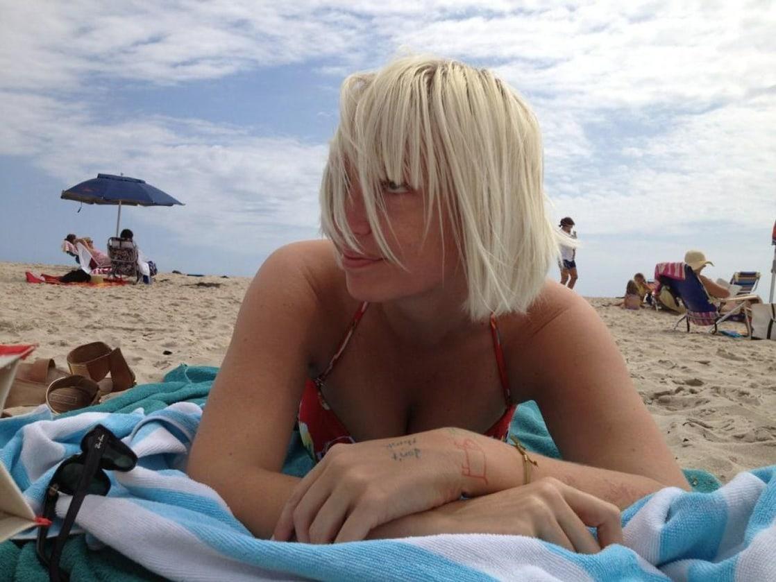 61 Sexy Sia Furler Boobs Pictures Are Simply Excessively Damn Delectable 21