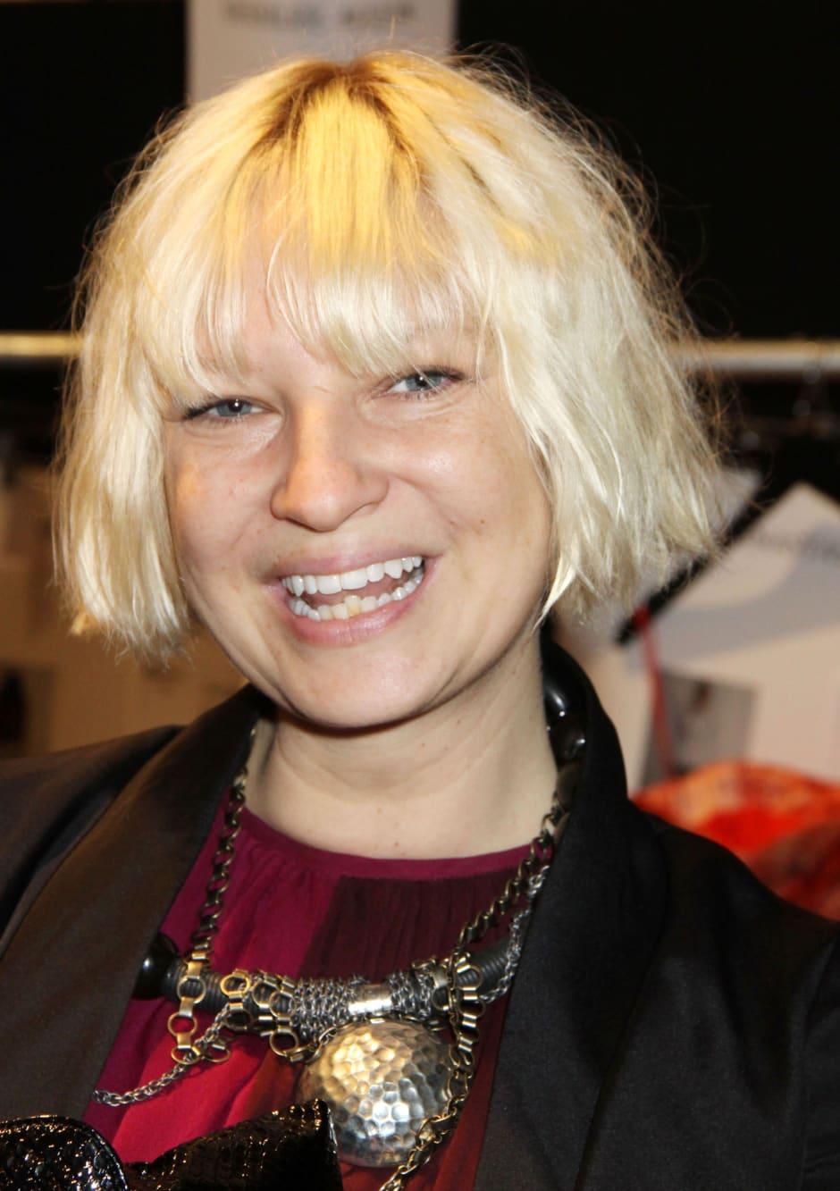 61 Sexy Sia Furler Boobs Pictures Are Simply Excessively Damn Delectable 11