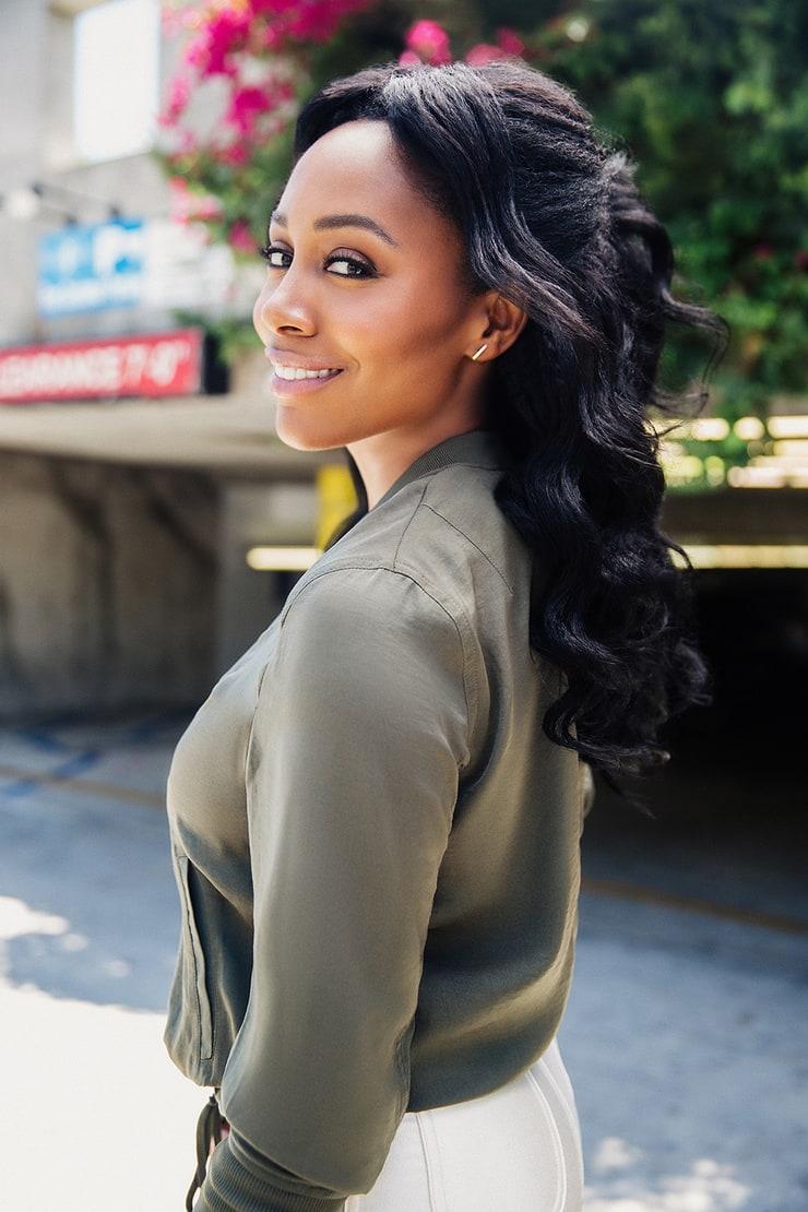 70+ Hot Pictures Of Simone Missick Reveal Her Hidden Sexy Side To The World 14