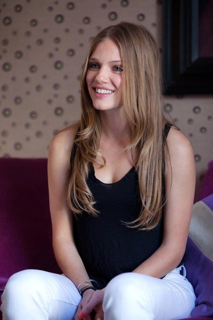 70+ Hot Pictures Of Tracy Spiridakos Are Truly Work Of Art 21