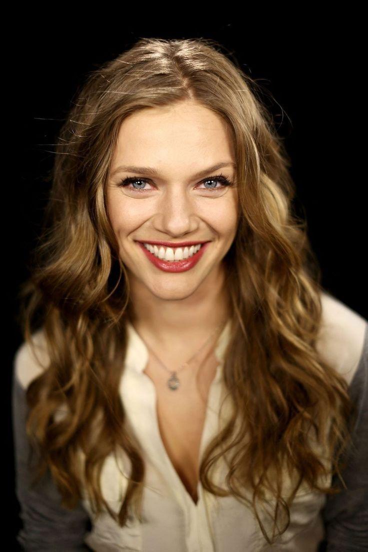 70+ Hot Pictures Of Tracy Spiridakos Are Truly Work Of Art 5