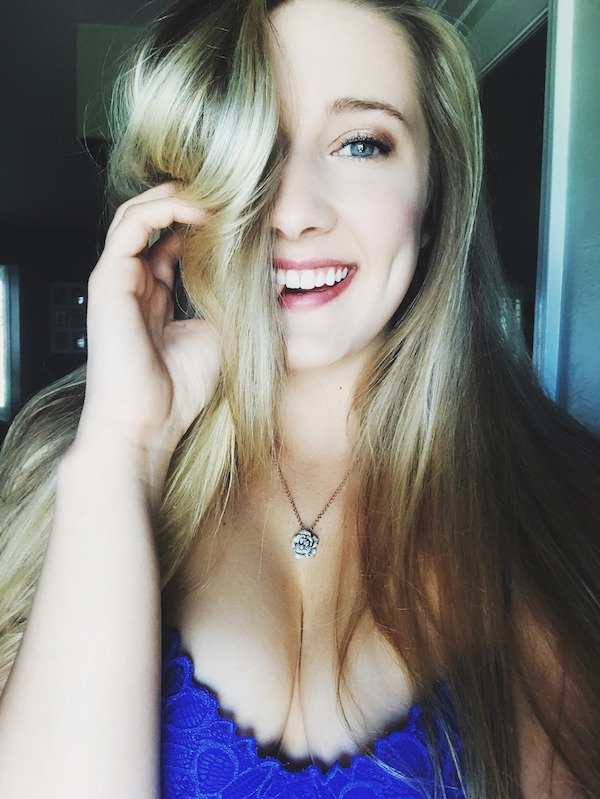 Hot Girls With Big Boobs Who are Sexy and Showing Off Cleavage (20 Photos) 9