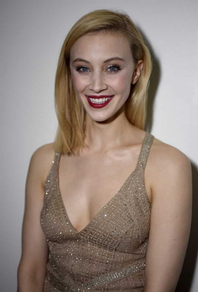 53 Sexy and Hot Sarah Gadon Pictures – Bikini, Ass, Boobs 20