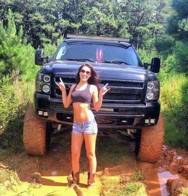 We’ve got 4×4 reasons to love these truck-loving bombshells of the month (35 Photos) 14