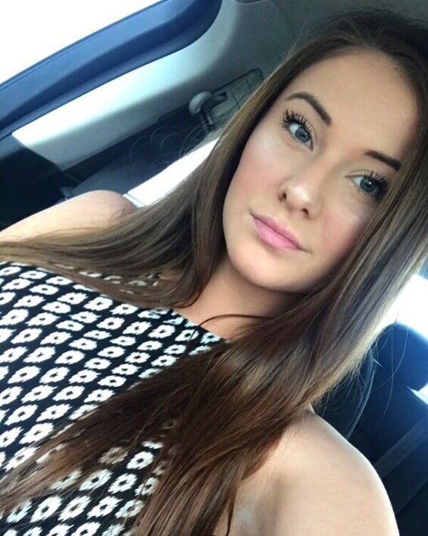 Hot Gallery of gorgeous women taking cute car selfies in style 38