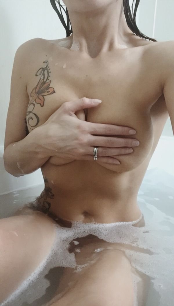 New Sexy Hot Girls Photos Wet Water Drip Bikini Non-Naked Towel Shower + GIF (96 Photos) 395