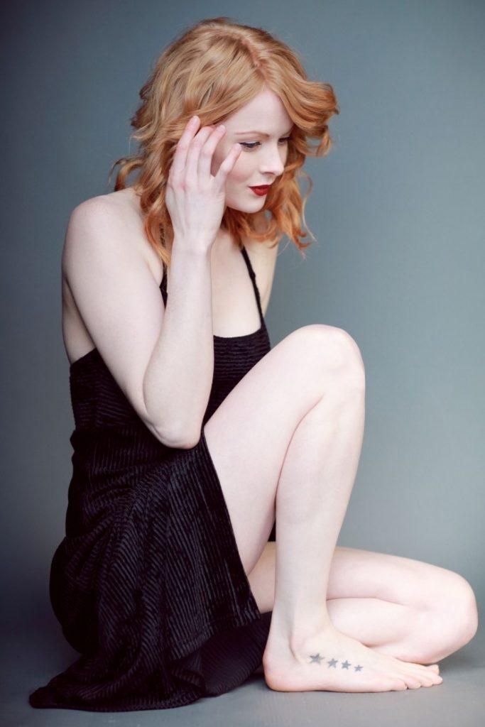 46 Sexy and Hot Emily Beecham Pictures – Bikini, Ass, Boobs 7