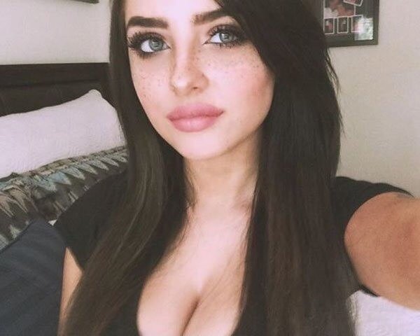 Hot Girls With Big Boobs Who are Sexy and Showing Off Cleavage (20 Photos) 20