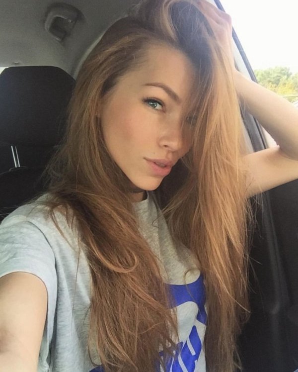 Hot Gallery of gorgeous women taking cute car selfies in style 33