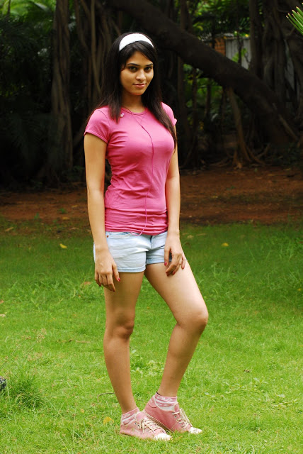 Telugu Actress Sayenthara Latest Pics 9