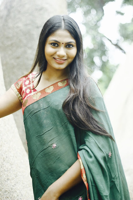 Telugu Actress Shruthi Reddy Hot Pics In Saree 8